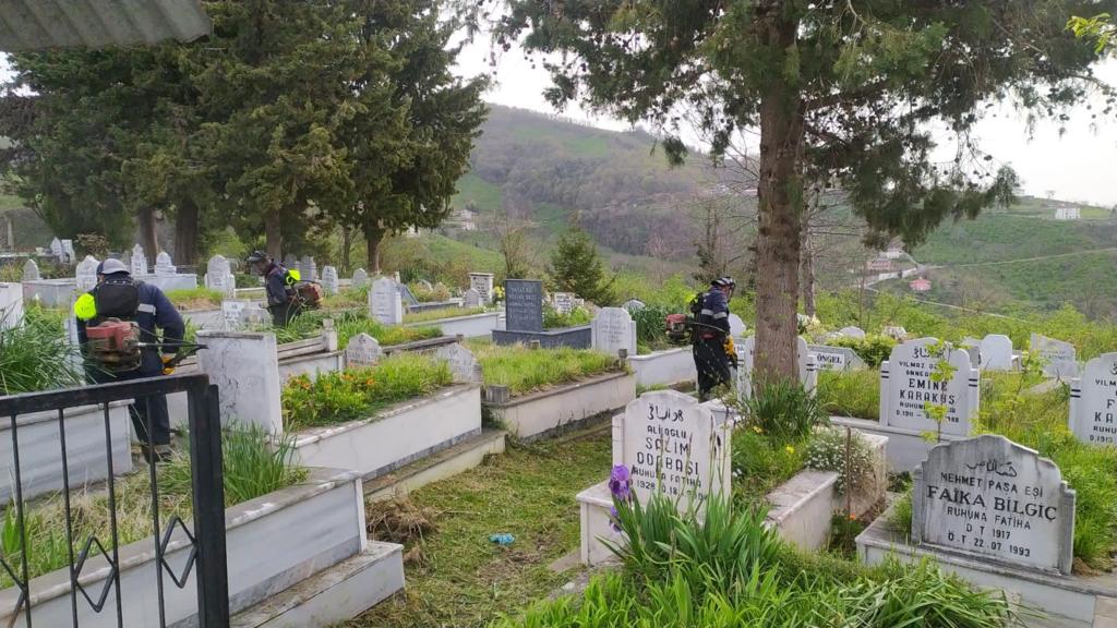 Ordu’da mezarlıklar bayrama hazır