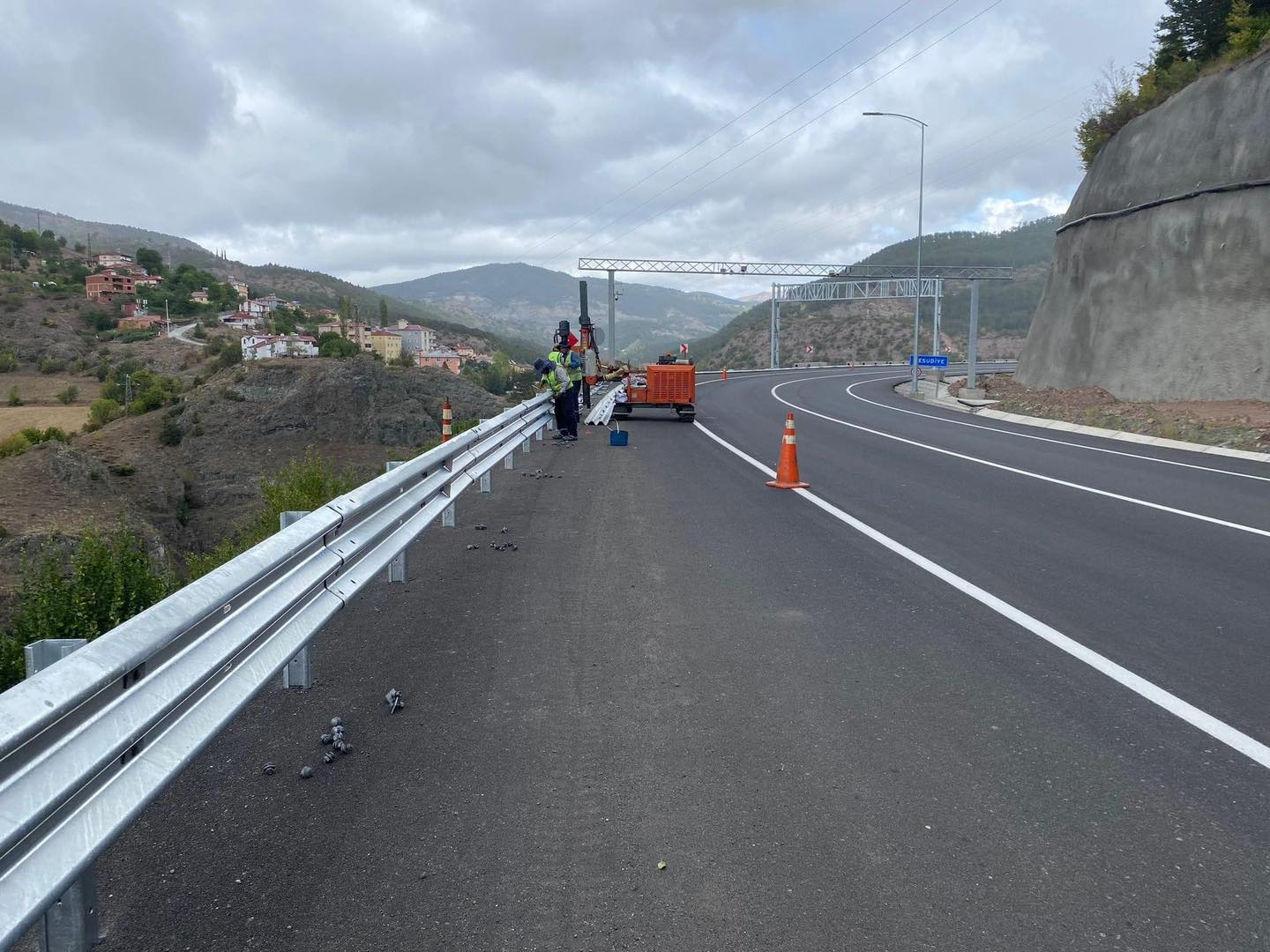 Mesudiye Ordu Yoluna Emniyet Bariyeri