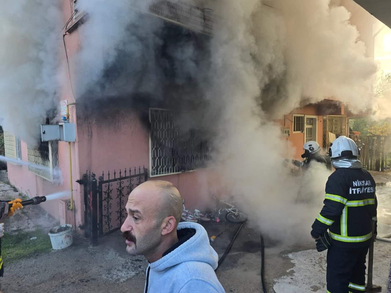 Niksar'da Yangın: Bir Ev Kül Oldu