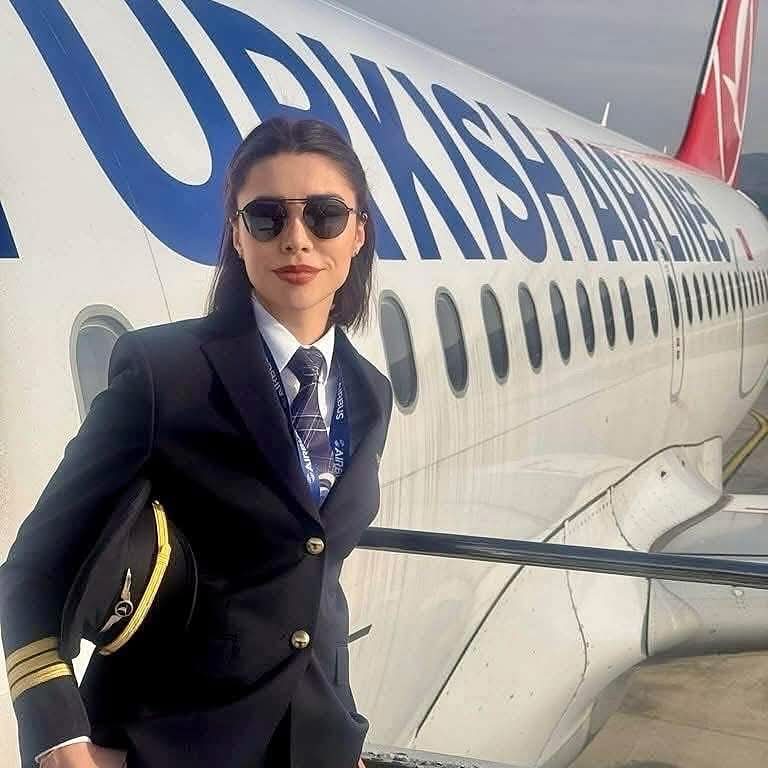 MESUDİYE'NİN İLK KADIN PİLOTU ESRA ÖCAL İLK UÇUŞUNU GERÇEKLEŞTİRDİ