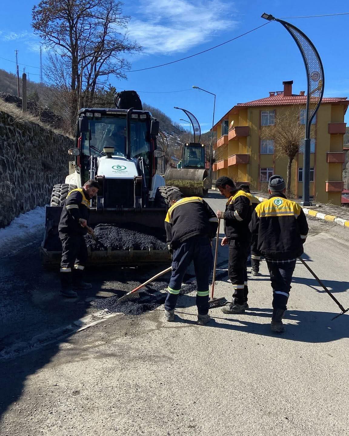 MESUDİYE BELEDİYESİ ASFALT YAMASI YAPTI