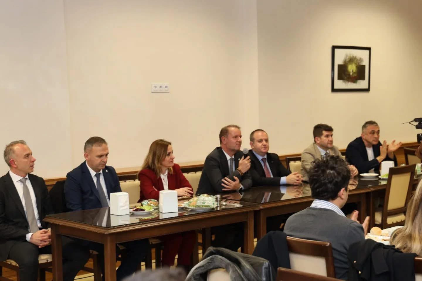 ODÜ Rektörü Orhan Baş'tan İftar Yemeği ODÜ Rektörü Orhan Baş'tan İftar Yemeği
