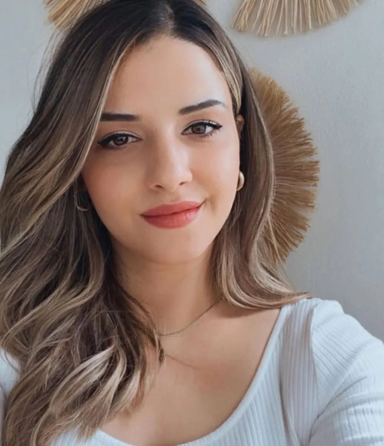 27 YAŞINDAKİ ANNE ASANSÖR KAZASINDA CAN VERDİ