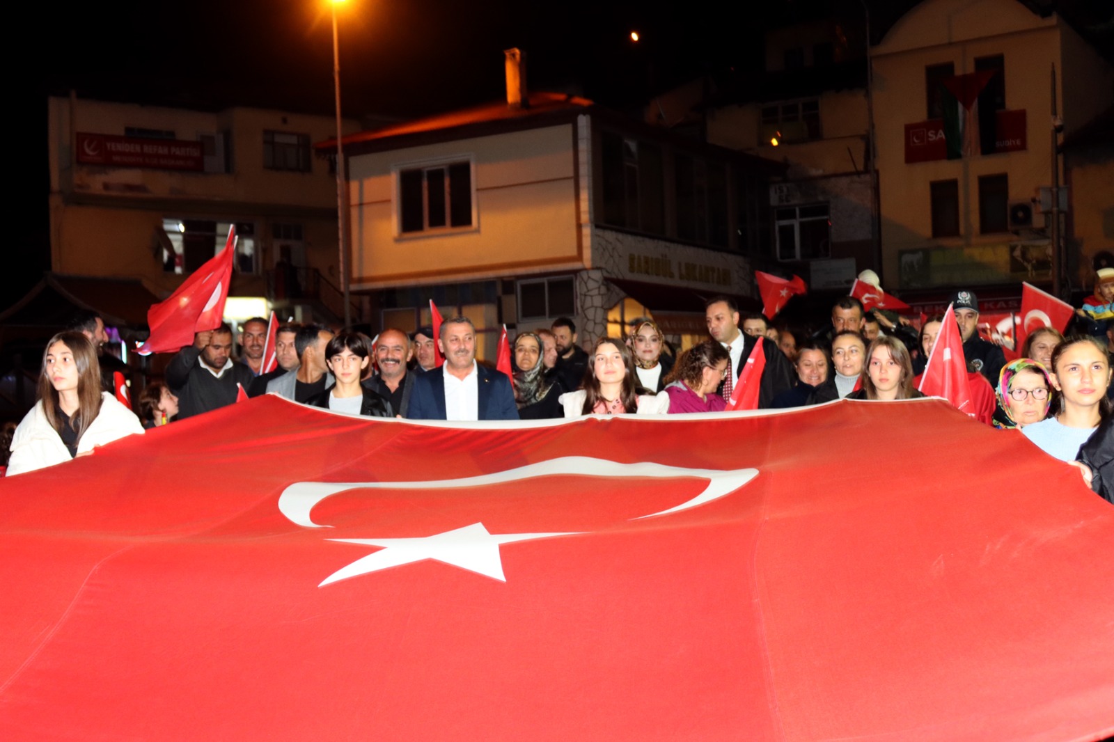 MESUDİYE'DE CUMHURİYET BAYRAMI FENER ALAYI MESUDİYE'DE CUMHURİYET BAYRAMI FENER ALAYI