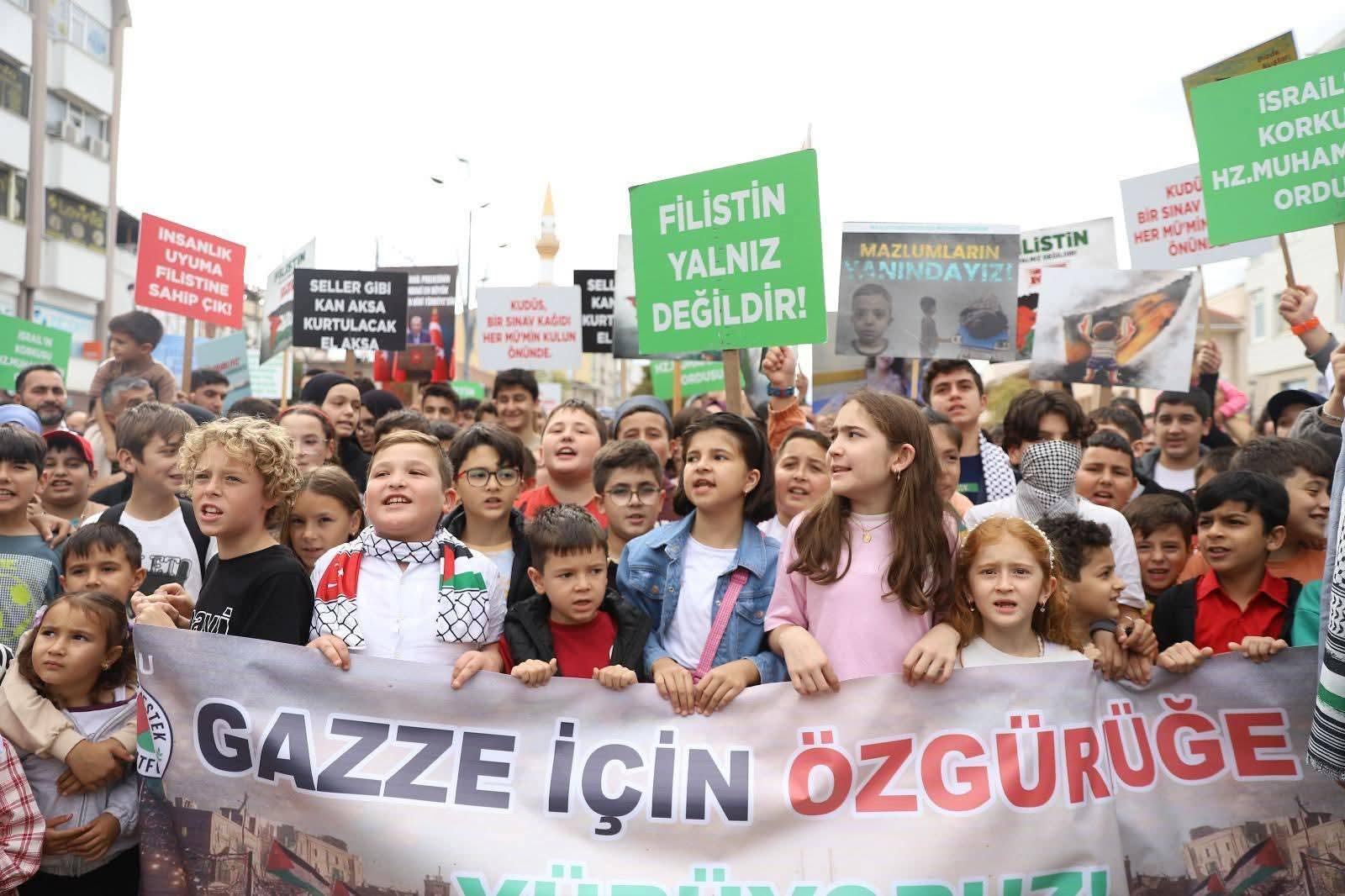 ORDULULAR GAZZE İÇİN YÜRÜDÜ ORDULULAR GAZZE İÇİN YÜRÜDÜ