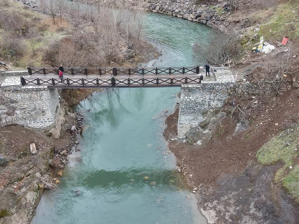 BAYIRKÖY'E BOĞAZİÇİ KÖPRÜSÜ GİBİ YAYA KÖPRÜSÜ YAPILDI BAYIRKÖY'E BOĞAZİÇİ KÖPRÜSÜ GİBİ YAYA KÖPRÜSÜ YAPILDI