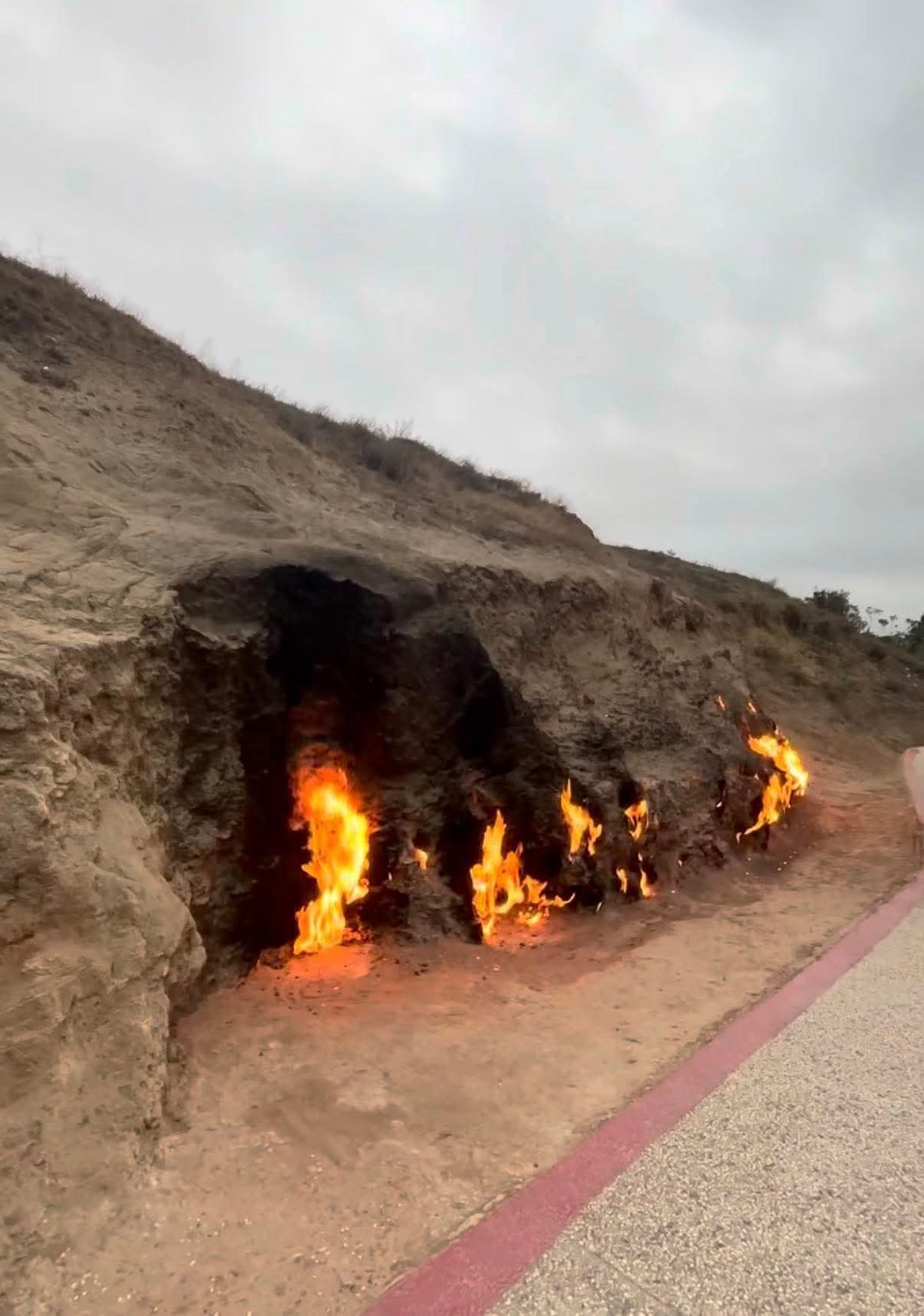 BU ATEŞ 4 BİN YILDIR SÖNMEDEN YANIYOR