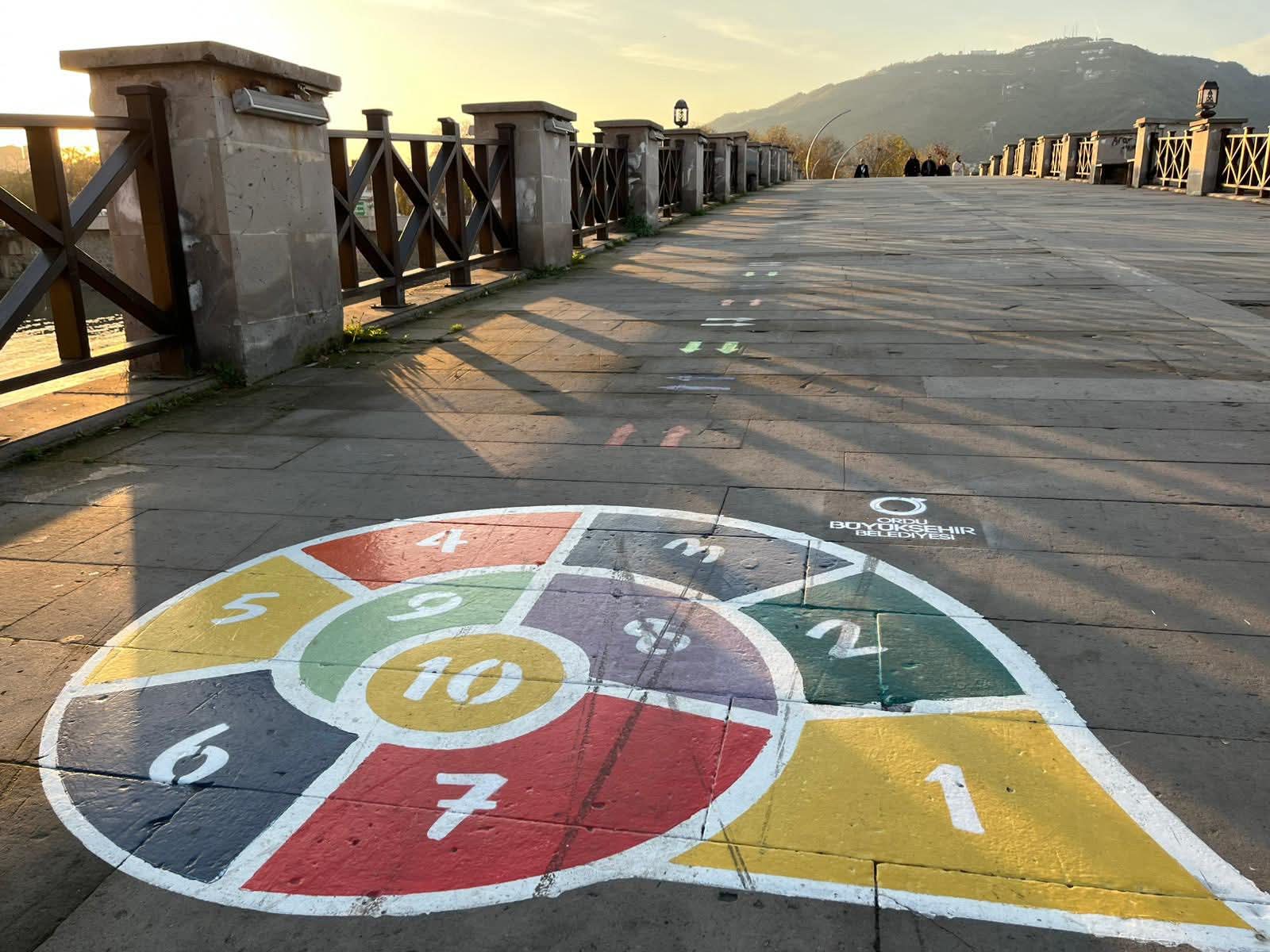 ORDU SOKAKLARI ÇOCUKLAR İÇİN OYUN ALANINA DÖNÜŞÜYOR