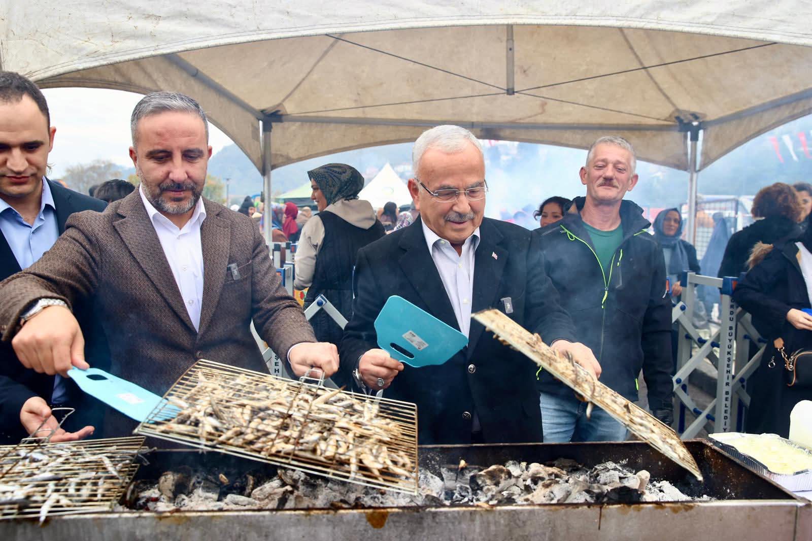 PERŞEMBE 6.HAMSİ FESTİVALİ HAYRAN BIRAKTI