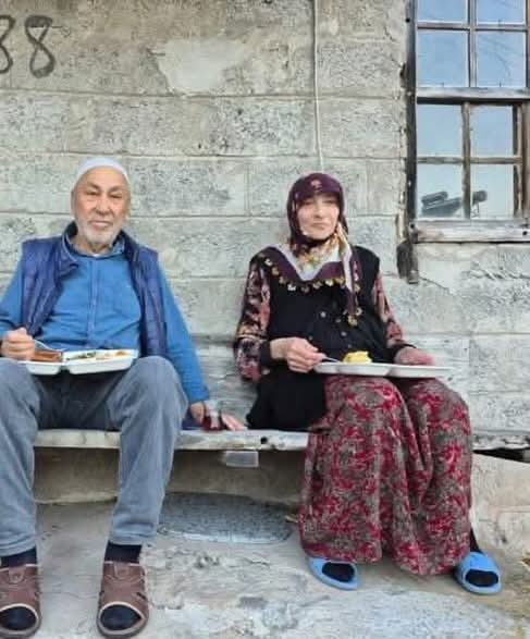 KARI KOCA BİR GÜN ARAYLA YAŞAMLARINI YİTİRDİ