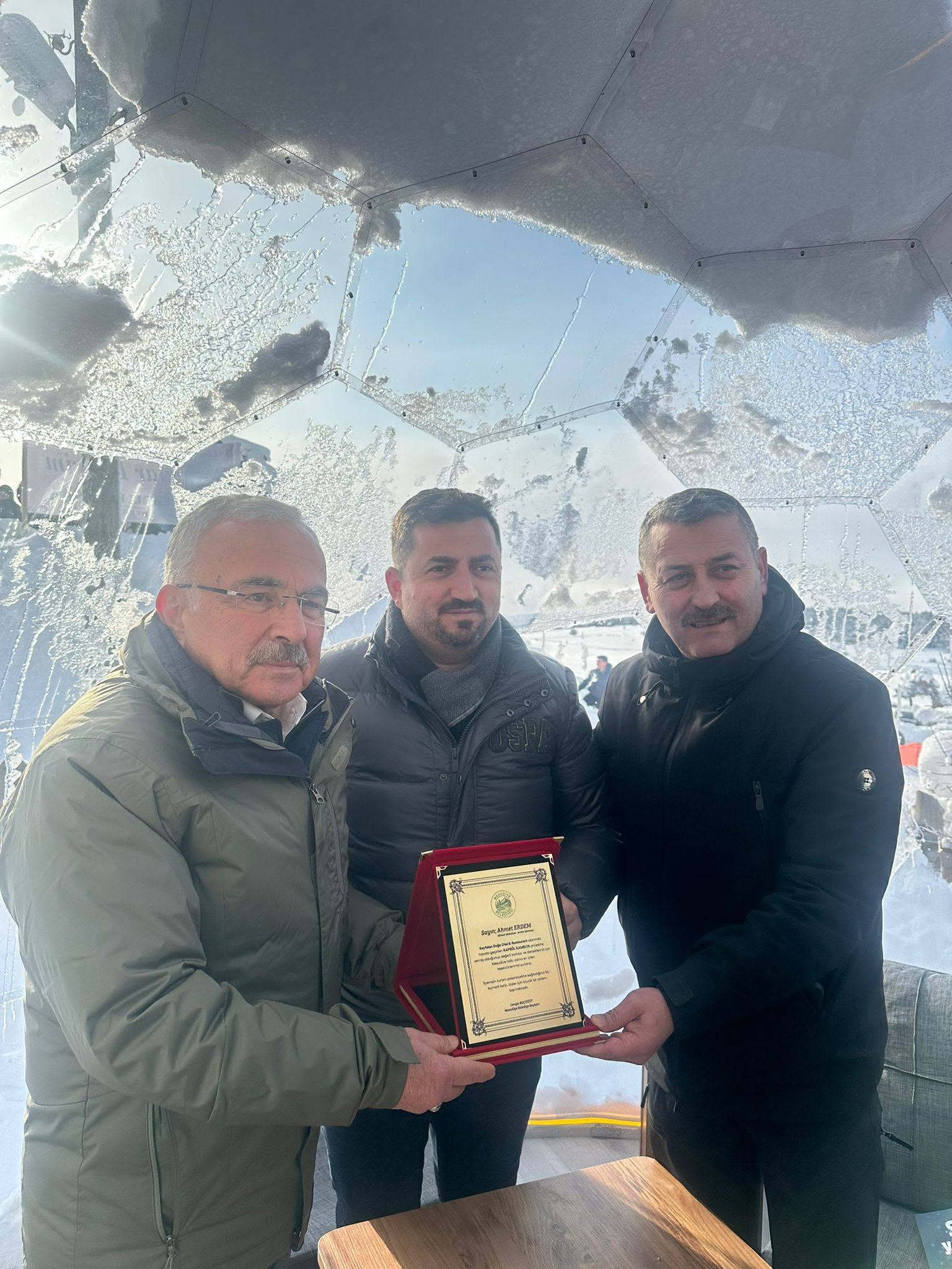 İŞ İNSANI AHMET ERDEM MEMLEKETİNE FANUS EV YAPTIRDU