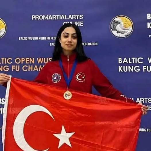MESUDİYELİ NAZLI KARAKUŞ KUNG FU DÜNYA ŞAMPİYONU
